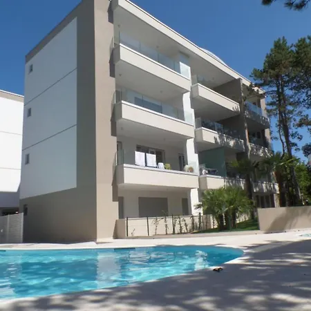 New Flat In A With Pool And Jacuzzi Bibione