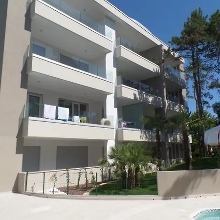 New Flat In A With Pool And Jacuzzi * Bibione