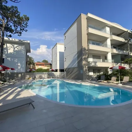 New Flat In A With Pool And Jacuzzi Bibione